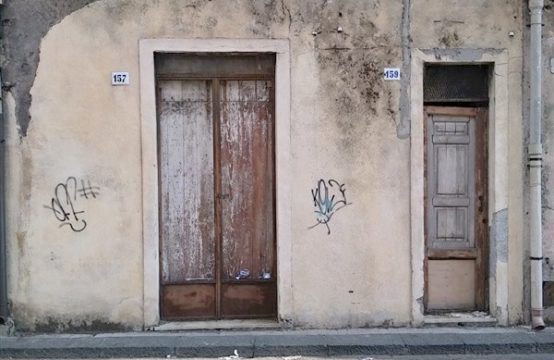 CASA SINGOLA VANI 2.5 CON CISTERNA &#8211; CORTILE E POSTI AUTO