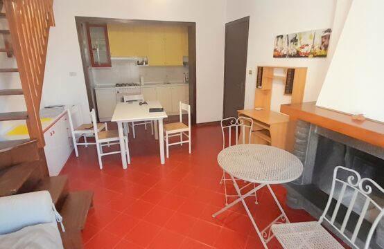 CASA SINGOLA 269 MQ CON TERRAZZO &#8211; CORTILE E GARAGE