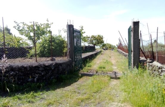 TERRENO AGRICOLO 4.020 MQ RECINTATO CON GEBBIA D&#8217;ACQUA 80 MILA LITRI