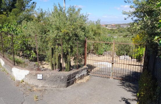 TERRENO AGRICOLO 2.040 MQ RECINTATO CON DEPOSITO 17 MQ