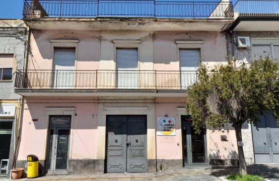 CASA INDIPENDENTE 291 MQ CON TERRENO EDIFICABILE 200 MQ